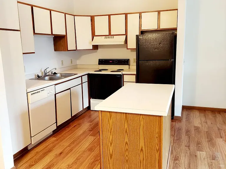 1100 Adams St — Photo 17