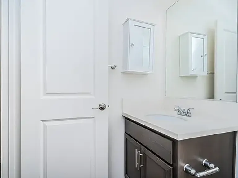 8123-8137 Cascio Ct — Photo 19