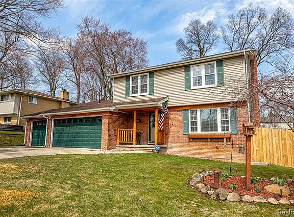 3rd image of 8090 Casa Mia Dr
