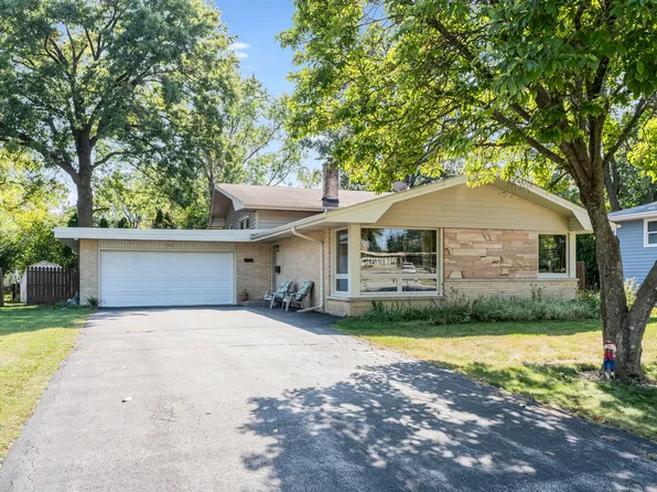 316 Sycamore Dr, Naperville, IL 60540