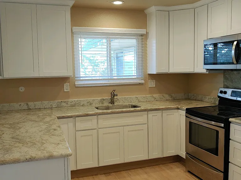 Surfside Apartments — Photo 5