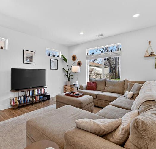 23112 Vassar Ave, photo 11