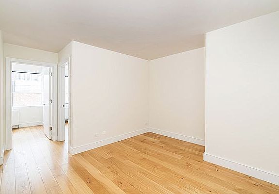 4th image of 230 E 44th St APT 5D