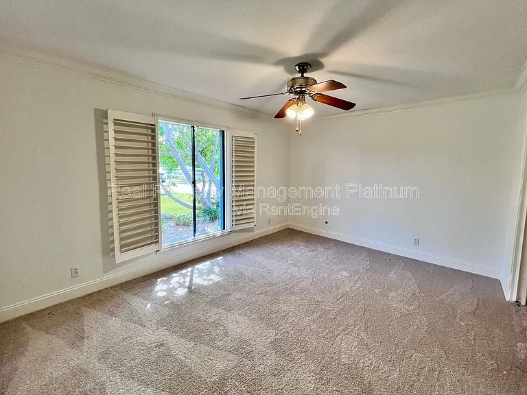 9193 N Fowler Ave — Photo 11