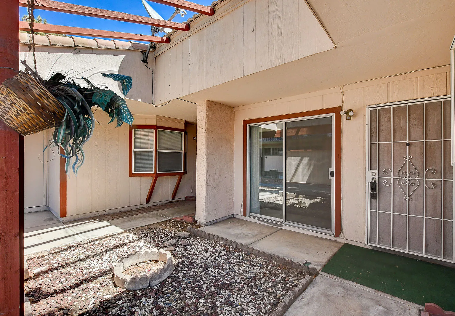 2 bed, 2.0 bath, 942 sqft, $1,100 — Photo 3
