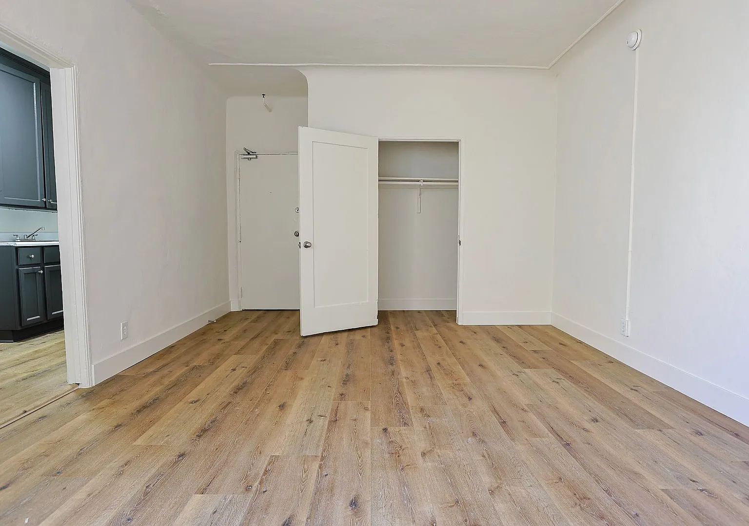 Studio, 500 sqft, $1,395 — Photo 3