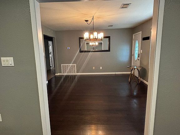 4th image of 102 Vandiver St