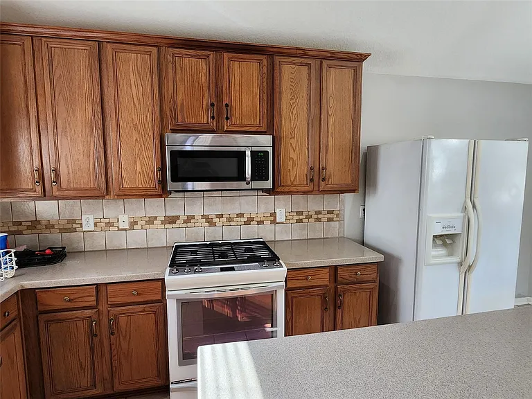 1011 Lexington Green Dr — Photo 25