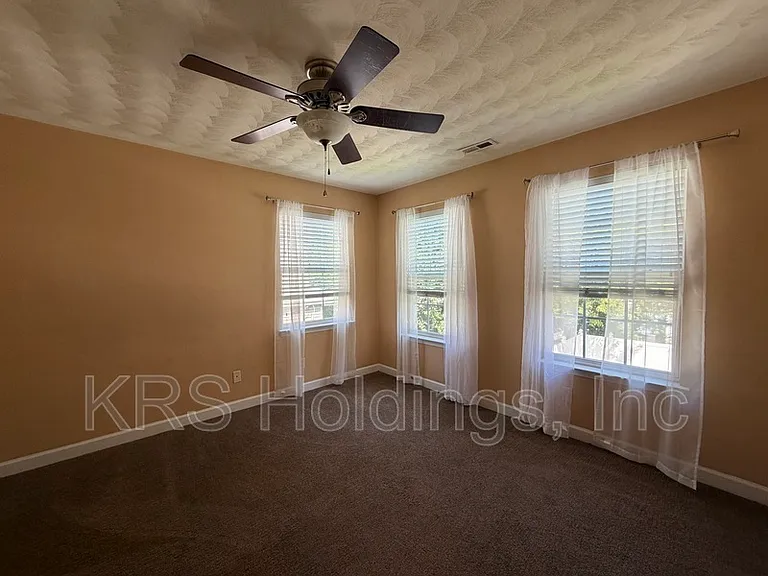 1129 Hampton Ave — Photo 8