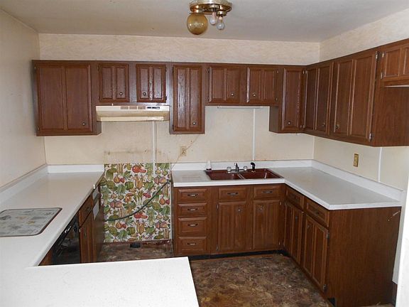 3rd image of 3301 New England Dr
