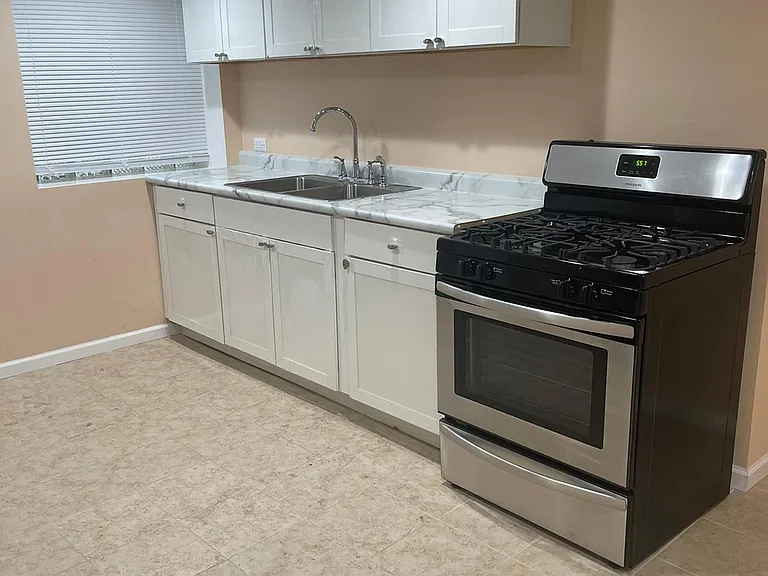 7842 S Cregier Ave #B — Photo 6