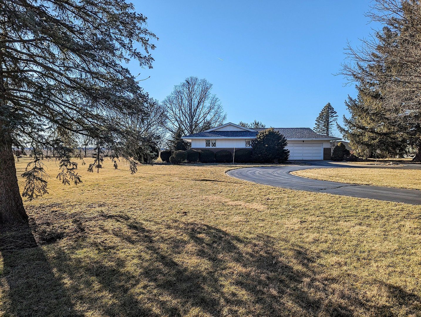 621 S Oakwood St, Oakwood, IL 61858 Zillow