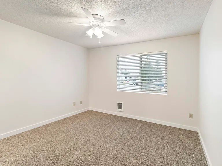 D Place Apartments — Photo 11