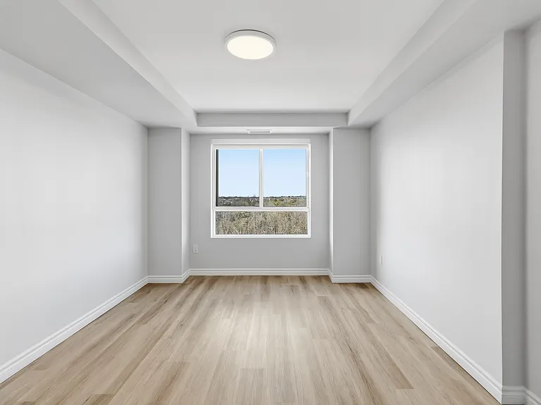 425 Watson Pkwy N — Photo 10
