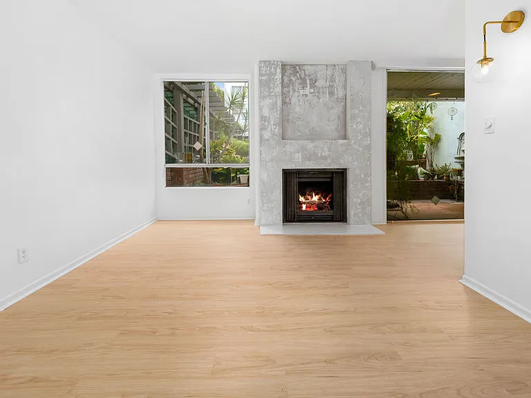 406 N Oakhurst Dr #105 — Photo 6
