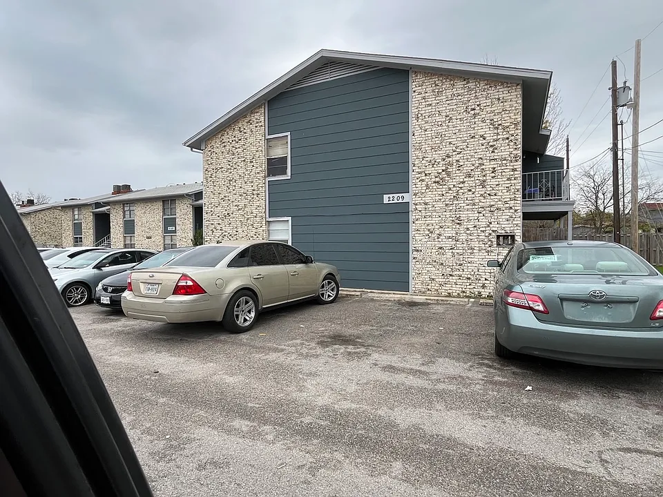 2209 Jennifer Dr #2