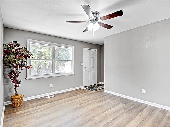 5th image of 637 Powahatan Ct W