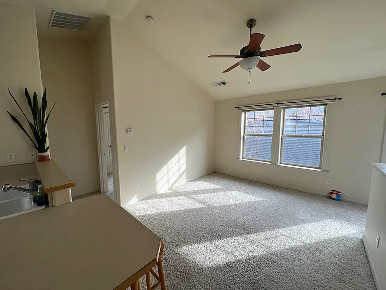 476 Clinton St — Photo 7
