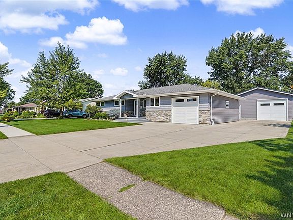 4th image of 50 Greentree Rd
