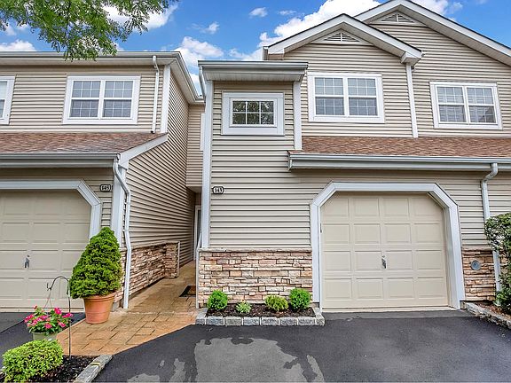 3rd image of 143 Carriage Ln #218