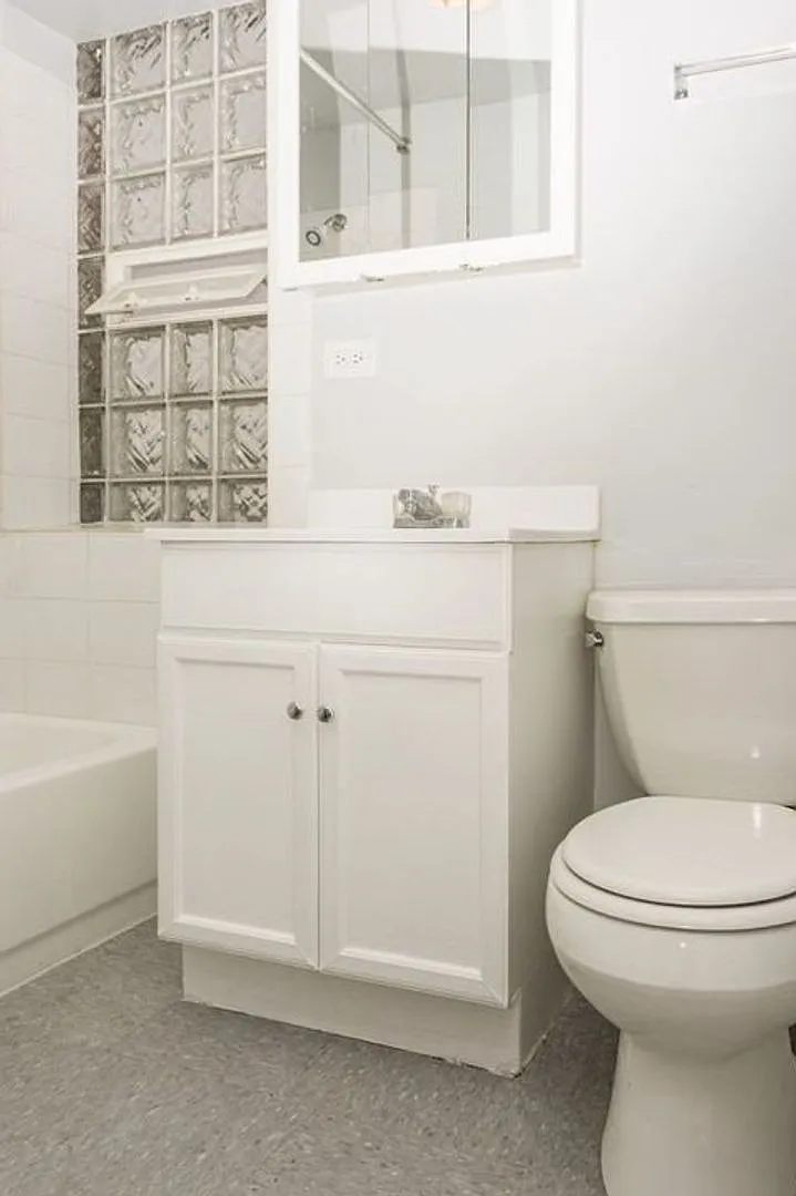Studio, $1,050 — Photo 4