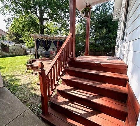 4th image of 1103 N Maple Ave