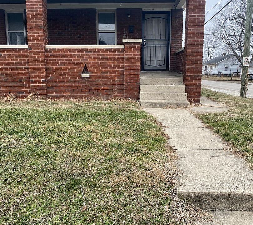 1st image of 1301 N Gladstone Ave