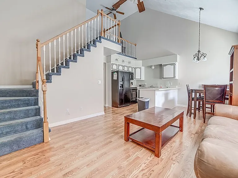947 N University Ave #8 — Photo 3