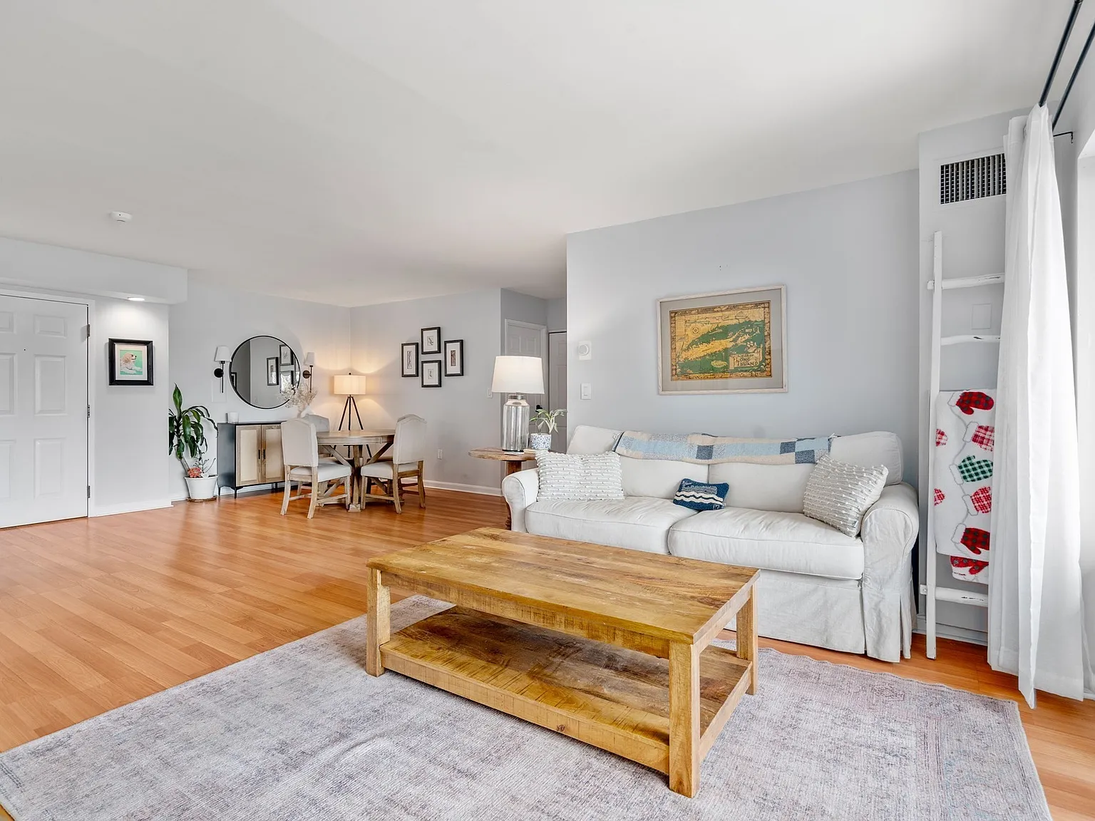 2 bed, 2.0 bath, 1090 sqft, $2,900 — Photo 3