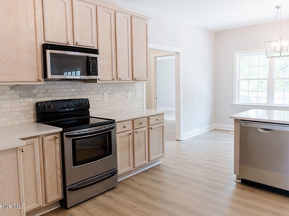 5th image of 135 Live Oak Drive