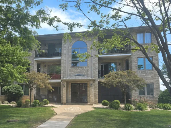 8809 S 79th Ave APT 20, Hickory Hills, IL 60457