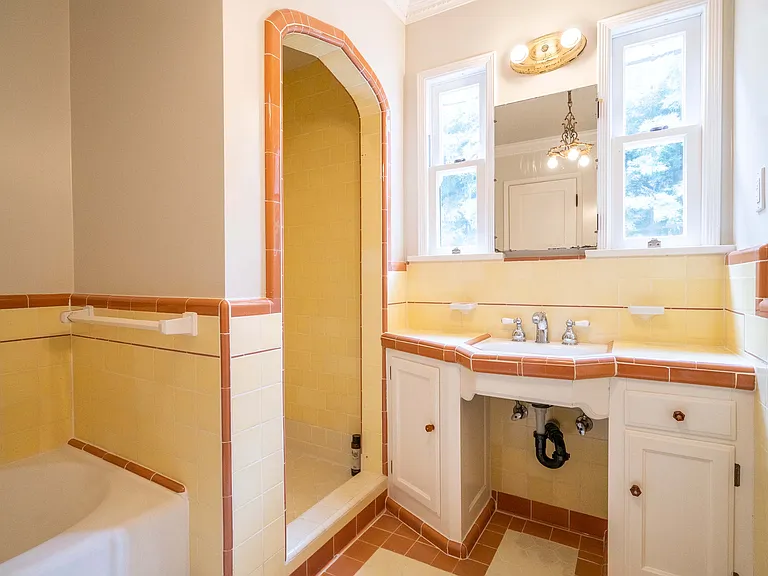1324 N Alta Vista Blvd #4 — Photo 11