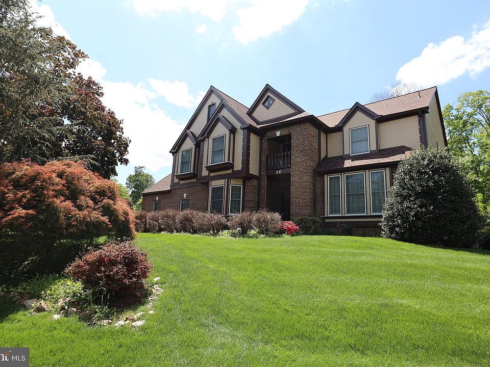1st image of 36 Rutherford Cir