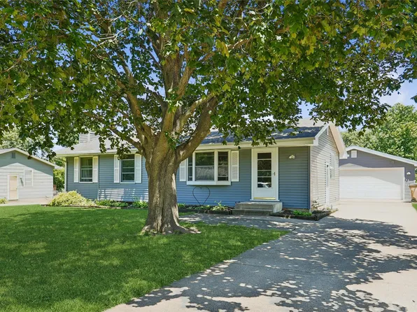 4505 71st St, Urbandale, IA 50322