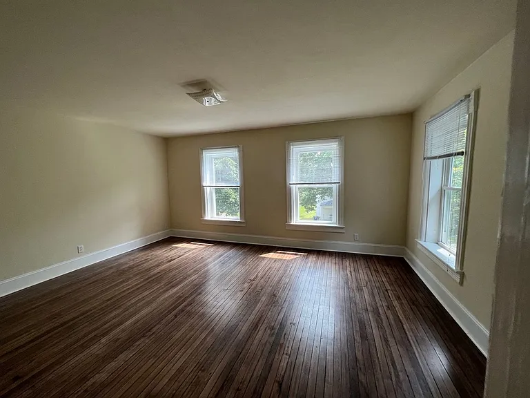 914 Jefferson St — Photo 14