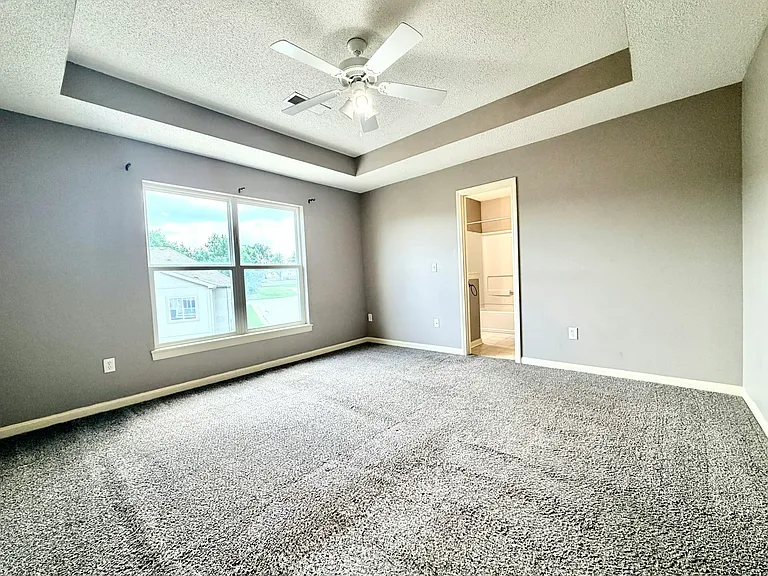 224 N Hedge Ln — Photo 11