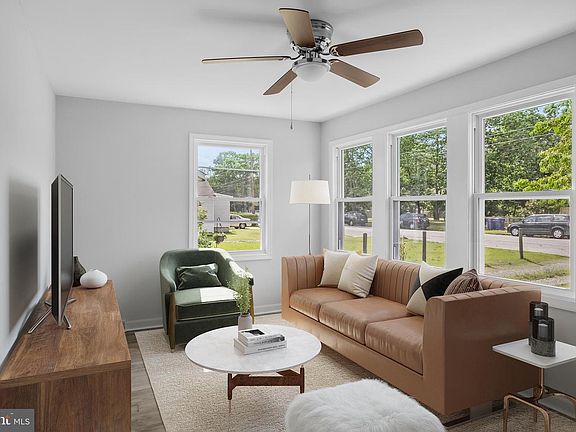 2nd image of 405 Henderson Ave