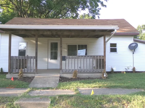 407 E Woodlawn St, Clinton, IL 61727