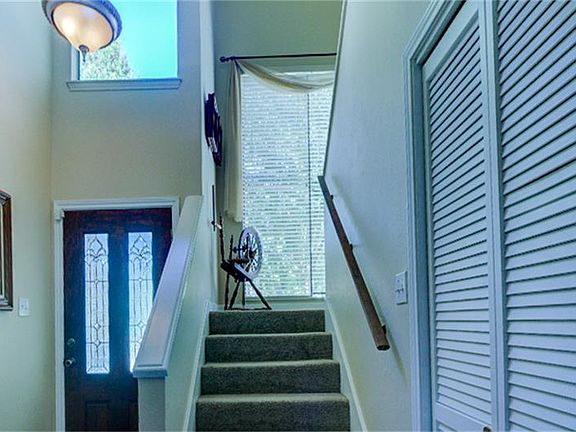 3rd image of 3839 Knollcrest Dr