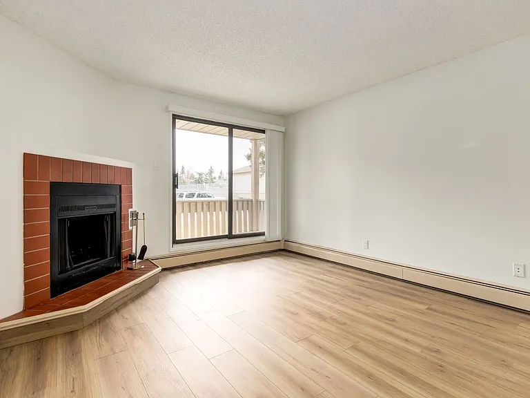 1825 Woodview Dr SW — Photo 5
