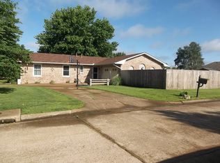 2302 W 3rd Street Ter, Chanute, KS 66720