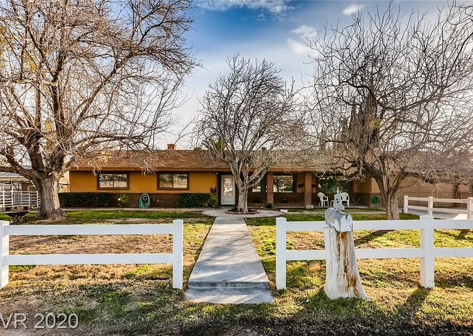 1st image of 6425 W El Campo Grande Ave