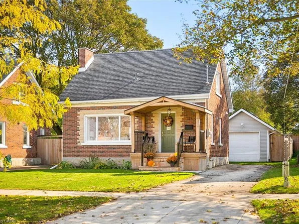 113 Adelaide St, Kitchener, ON N2M 2B5