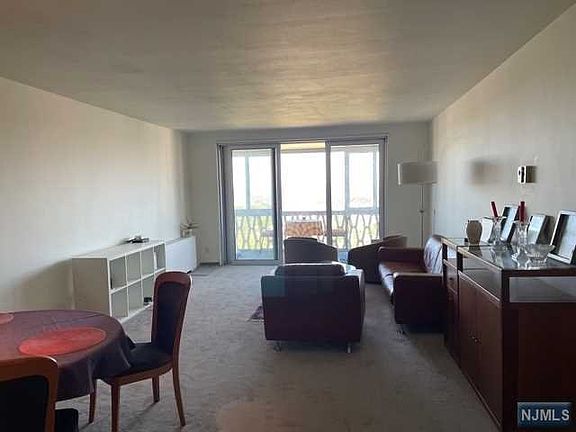 3rd image of 2000 Linwood Ave APT 19G