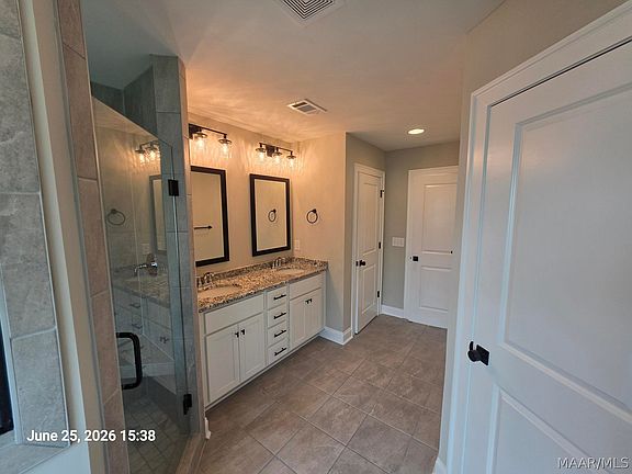 4th image of 729 Harbin Dr