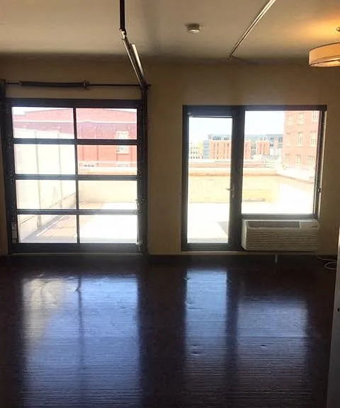 320 W North St — Photo 24