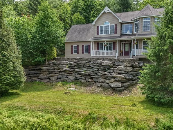 312 Reagan Dr, East Stroudsburg, PA 18301