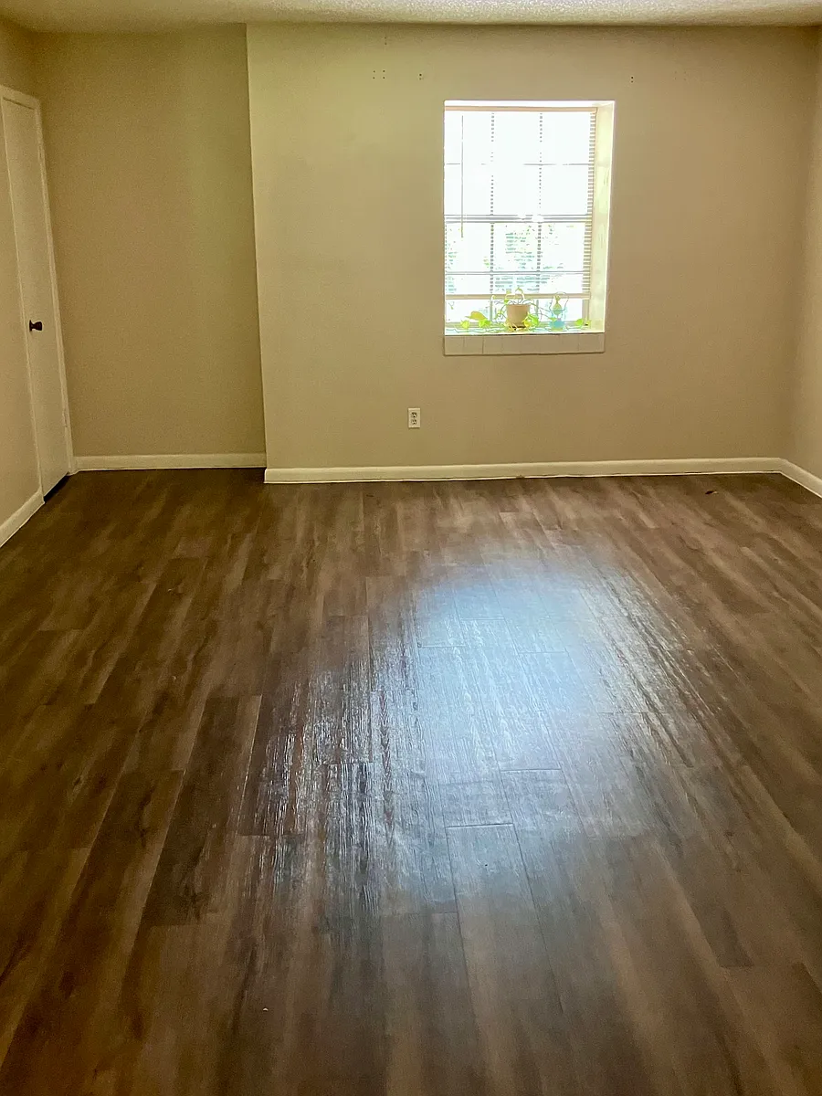 Living room with entrance - 22 N Graham Ave #4