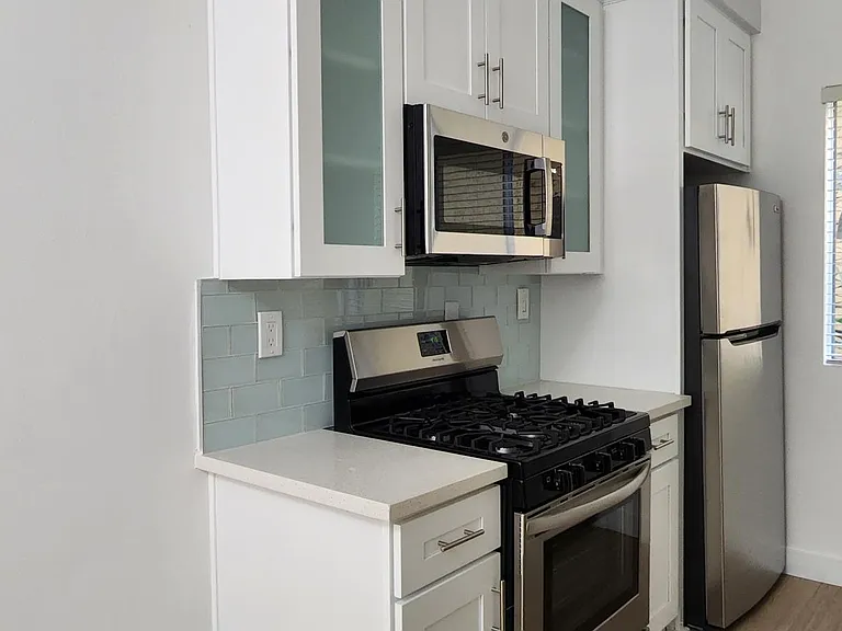 12340 Rochester Ave — Photo 8