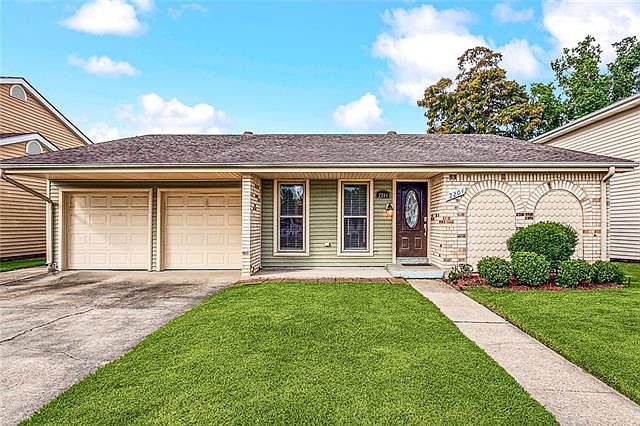 1st image of 2204 Deerlick Ln